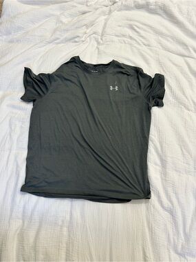 Under Armour Black Short-Sleeve Athletic Tee with Gray Logo